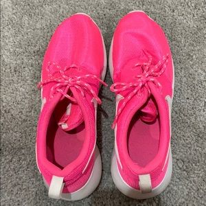Nike Roshe - Bright Pink